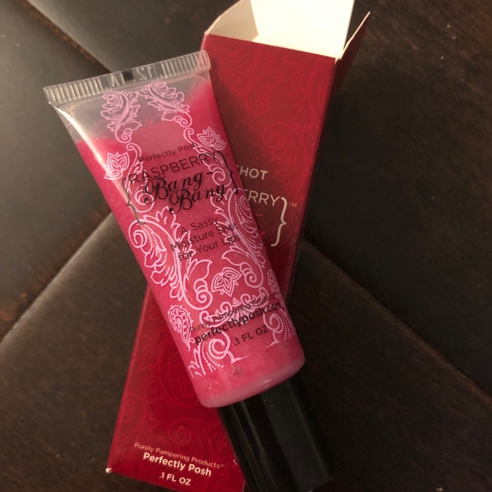 Perfectly Posh Lip Shot